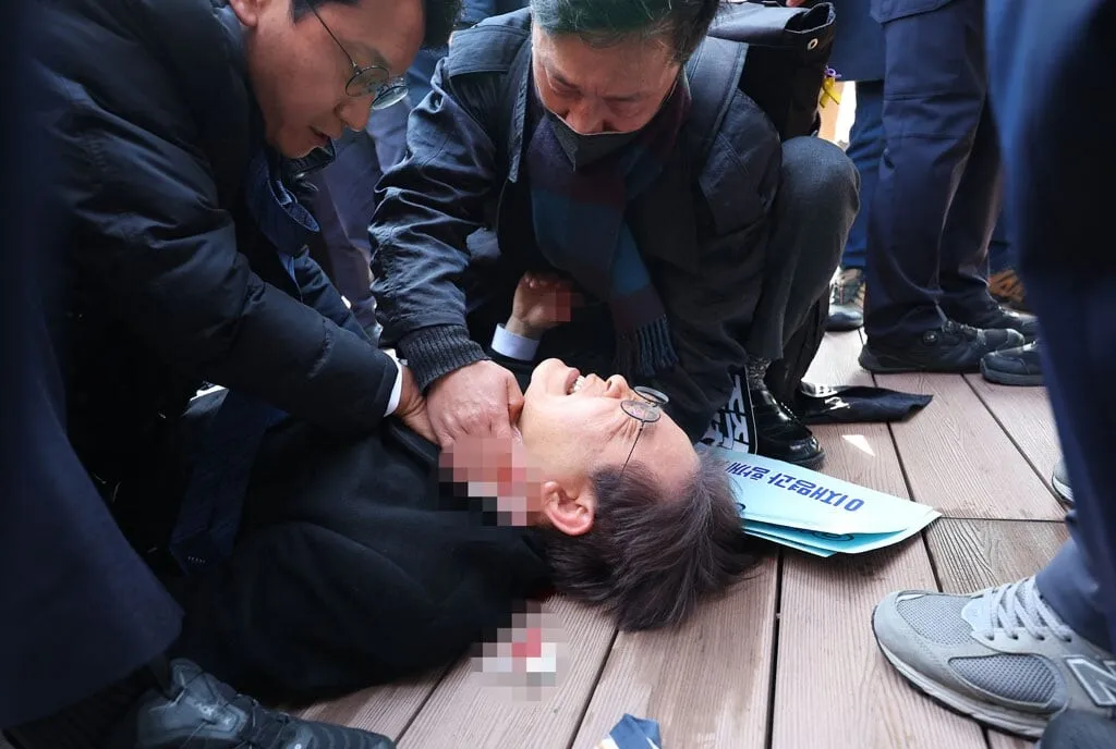 South Korean opposition leader stabbed in neck