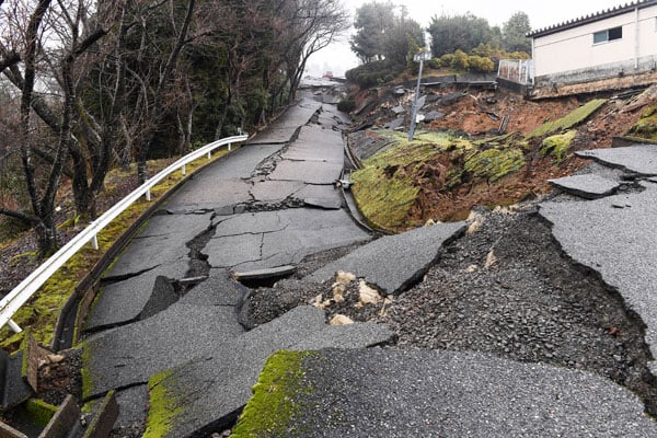 Japan quake death toll jumps to 161, 103 missing