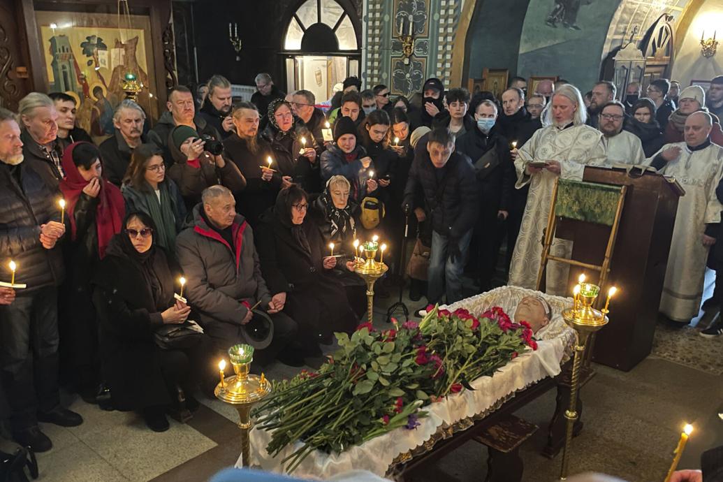 Putin foe Alexei Navalny is buried in Moscow as thousands attend under a heavy police presence