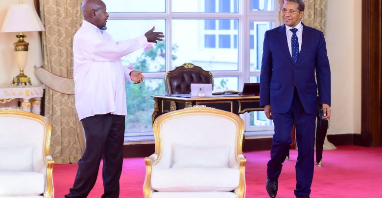 Tanzanian Ex-President Kikwete, Museveni Discuss East African Prosperity